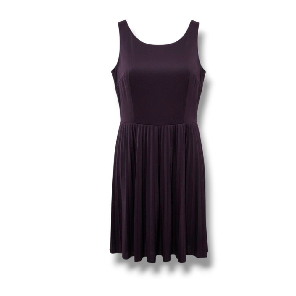 BETSEY JOHNSON Zipper Trim Detail Backless Retro Style Grape Dress Sz 8